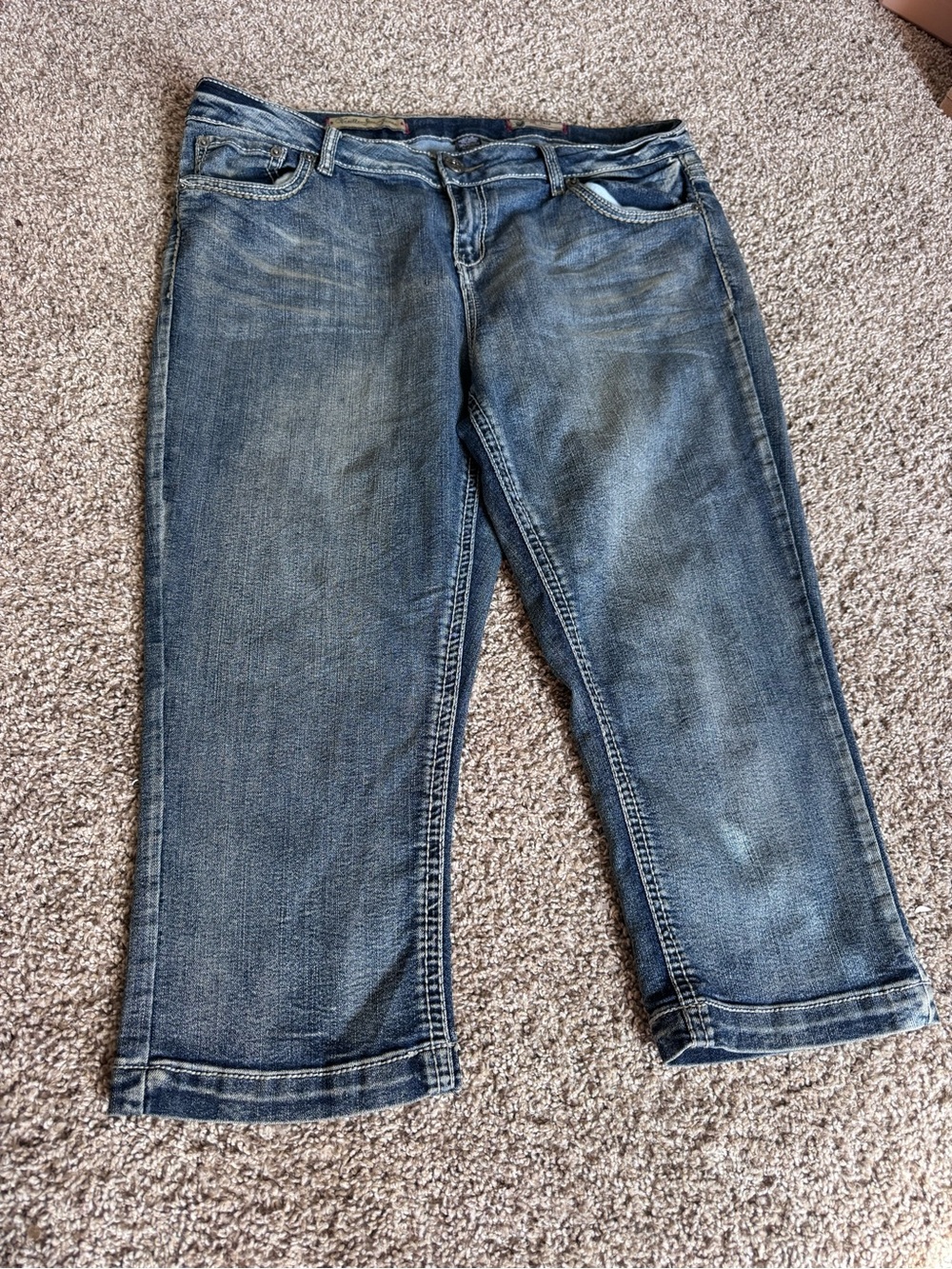 Vanilla star jeans size 16 women’s cropped capri straight leg y2k medium wash